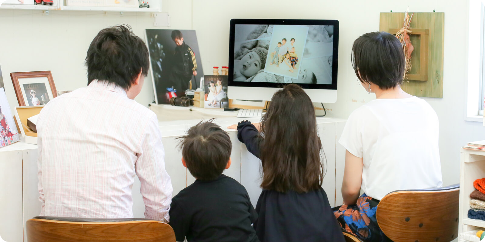 スライドショーを見ている写真